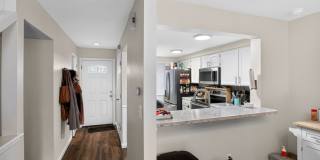 Spacious 2BR Condo Finished Basement in Aurora Gallery 4