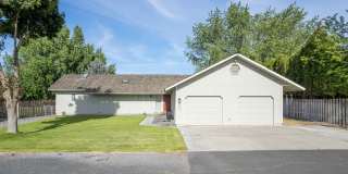 Beautiful Home In Quiet Neighborhood Gallery 1