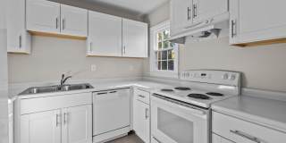*MOVE IN READY* 3 Bed, 2 Bath Condo, Close to Uptown!!! Gallery 1