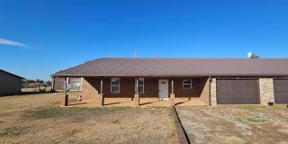 Huge Duplex in the Country- 4 Bed/2.5 Bath Gallery 1