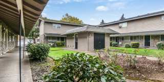 Townhouse Square Gallery 27