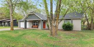 Beautiful Bentonville Home (Fenced Backyard!) Beautiful Bentonville Home (Fenced Backyard!) Gallery 1