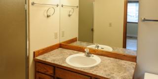 8bed, 4 BA House, Close to University Village!! Gallery 17
