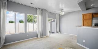 Beautiful Townhome in Excellent West Valley Area Gallery 7