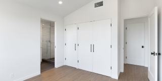 Modern Coastal Lease in Top of the World Gallery 29