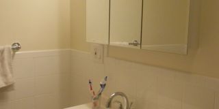 Huge 4 bedroom unit with A/C,  in-unit laundry and parking in Oak Square! Gallery 35