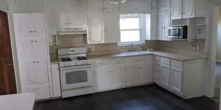 3 Bed 2 Bath with Enclosed Patio, Fenced Yard, and Garage Gallery 5
