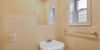 Three Bedroom Graduate Hospital Home with Roof Deck! Gallery 6