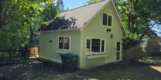 Loft Style Cottage in Indianola Gallery 1