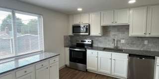 Renovated 5 Bedroom Home-Rare Find Gallery 5