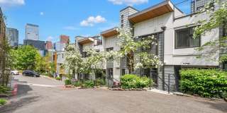 Fantastic Bellevue Townhouse with View... Gallery 1