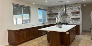 Elegant 4-Bedroom Oasis Near Downtown Summerlin Gallery 26