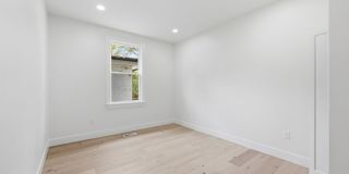 830-834 Oak Street Gallery 14