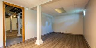 2 Bedroom / 1 Bath Duplex with Garage in Askarben! Gallery 14