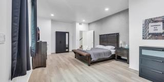 Luxury Townhouse by ASU Gallery 18