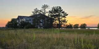 LAKE VIEW- 3 Bedroom Condo Gallery 11