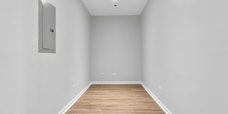 653 N Kingsbury Street Gallery 8