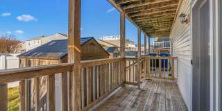 413 Beach Ave W Gallery 14