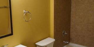 25575 AMERICA Square Gallery 34