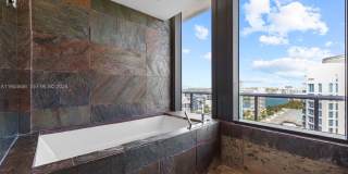 5875 Collins Avenue Gallery 12