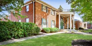 Williamsburg Square Gallery 13