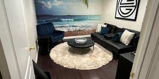 408 W Queen St Gallery 16