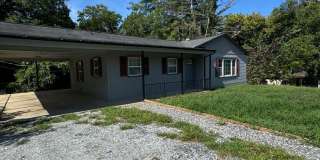 Charming 3 Bedroom, 1 Bathroom Home in Lenoir, NC Gallery 1