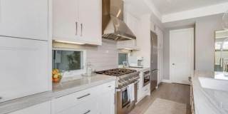 710 E Avenue Gallery 20