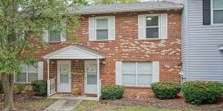 4 Bedroom, 2.5 Bath Townhouse Gallery 1