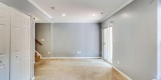 25242 DUNVEGAN Square Gallery 28