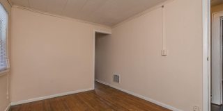 409 E 16th - 4Bed/2Bath - Huge Garage Space Included! Gallery 14