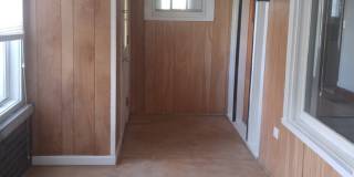 Lovely 2bd/1bth home with attached garage near Columbia Park and Zoo Gallery 11