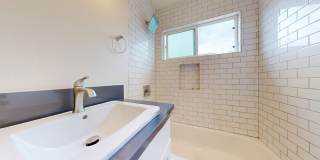 1025-1027 W. 46th Street - 1025 Gallery 7
