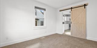 Room in 5 Bedroom Home at Carlton Ave Gallery 6