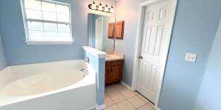 Spacious 4 Bed 3 Bath Home w FULLY FENCED YARD for Rent! Gallery 16