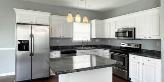 Lovely Single Family House with New Flooring & Paint! 2-Car Garage Gallery 7