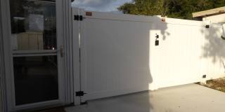 Cute 2 Bedroom 1 Bath with huge Screen Porch Gallery 7
