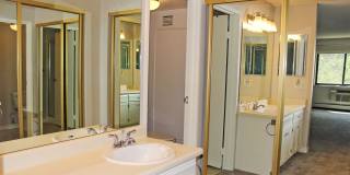 Heather Gardens  55+ Community 2 bedroom 2 bathroom condo! Gallery 8