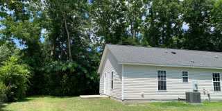 3 BD, 2 BA House: Freshly Painted + New Flooring + Available Now! Gallery 5