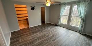 Beautifully remodeled 3 bedroom, 2.5 bath, 2 car garage Gallery 33