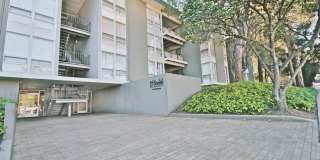 Modern Peninsula Living Across from Carlmont Village Gallery 1