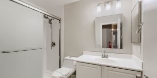 Spacious 5 Bedroom Home with Pool! Gallery 18