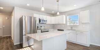 934 Maple Avenue Gallery 5