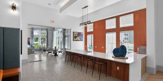 Entrada Paramount Gallery 25