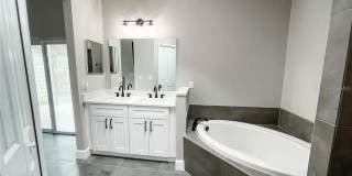 18505 3RD AVENUE Gallery 14