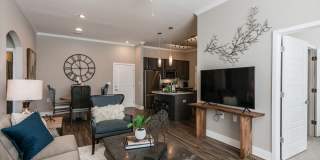 Vintage Foxland Apartments Gallery 1