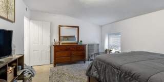218 GRAPE Street Gallery 24
