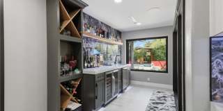 300 E Lacy Lane Gallery 16