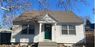 $500 OFF FIRST MONTHS RENT!! 4 Bedroom Home with Beautiful Yard, Kennewick, WA Gallery 1