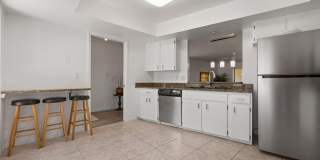 WELCOME TO THIS BEAUTIFULLY UPDATED 2 BEDROOM, 2 BATHROOM VILLA LOCATED IN THE DESIRABLE CENTER GATE COMMUNITY OF SARASOTA! Gallery 22
